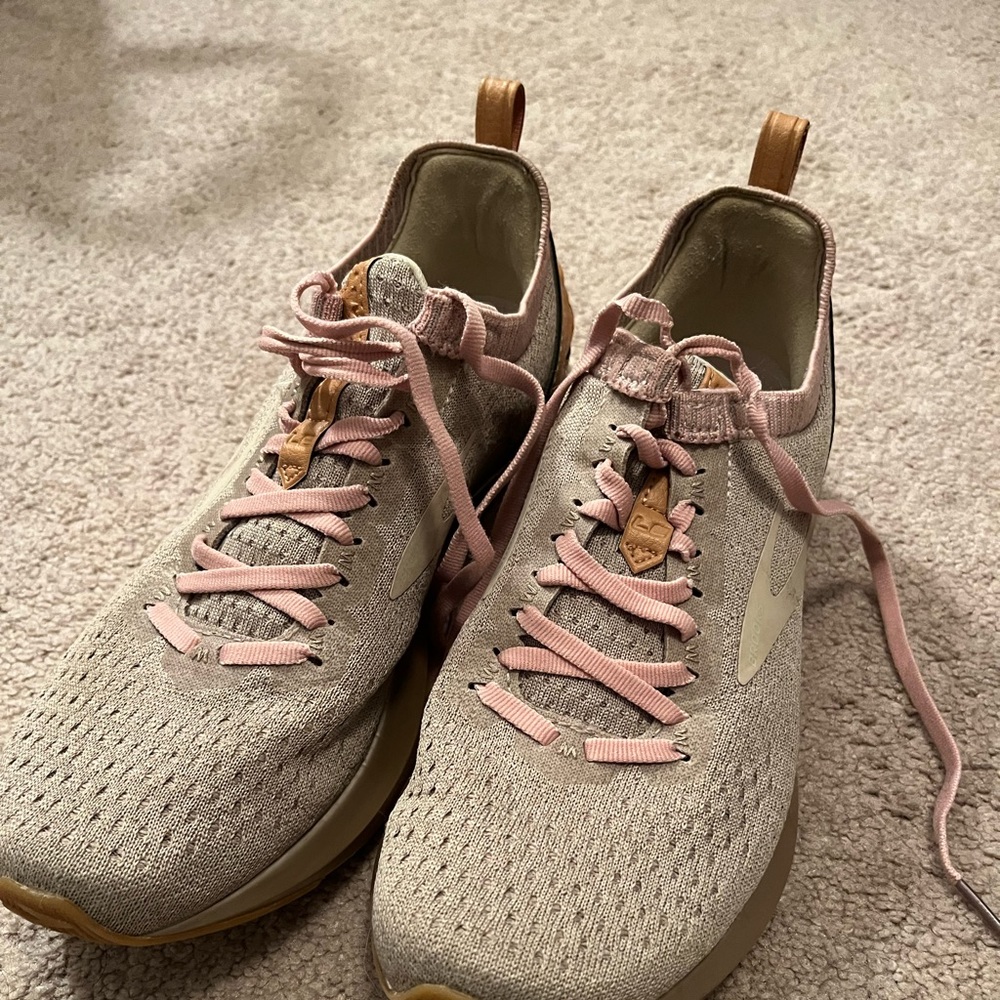 Brooks Levitate 2 LE Tan Pink Running Shoes
